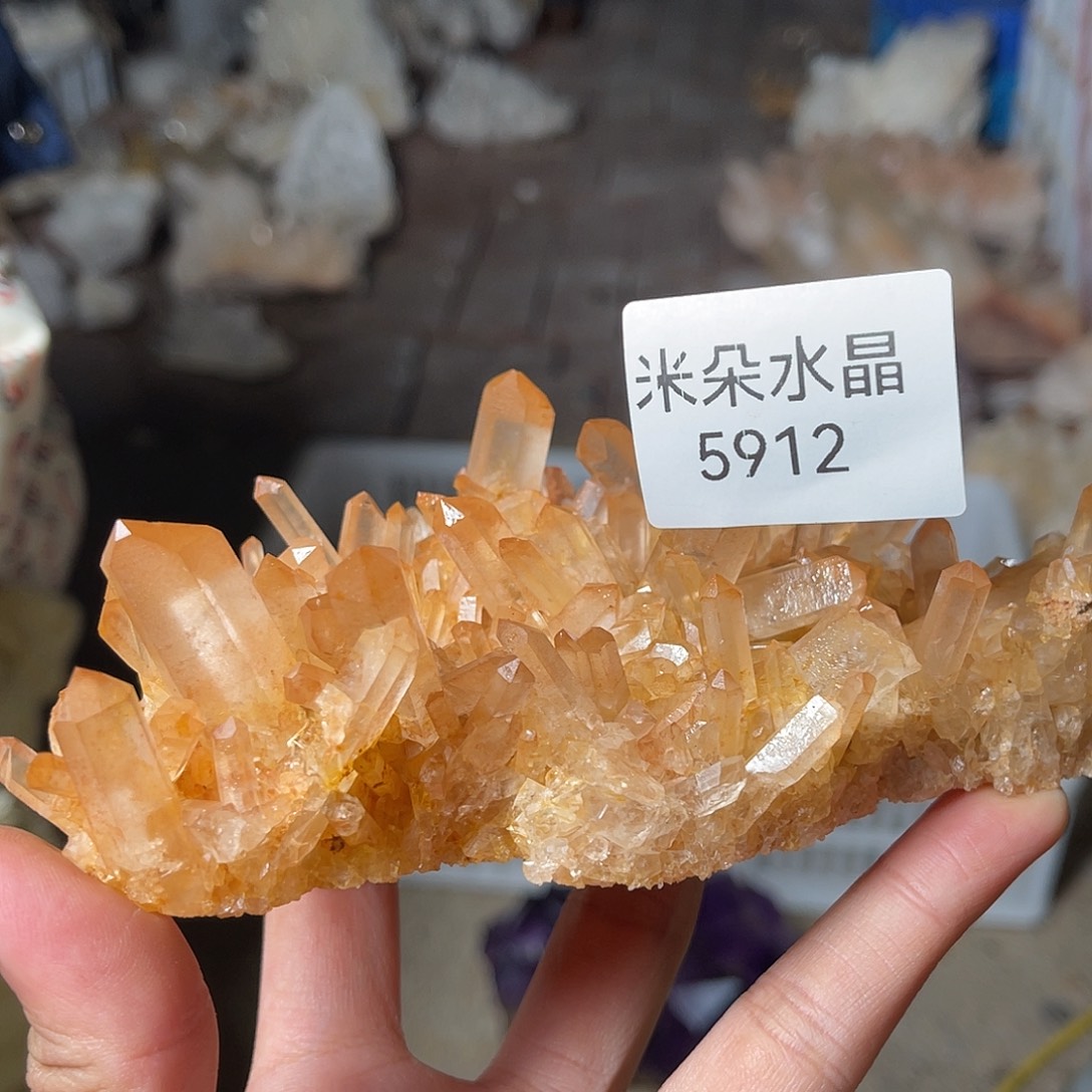 j***x未镶嵌珠宝半成品水晶