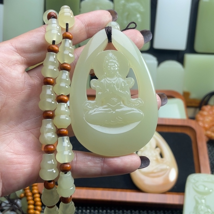 文***刀玉新疆昆仑山料观音