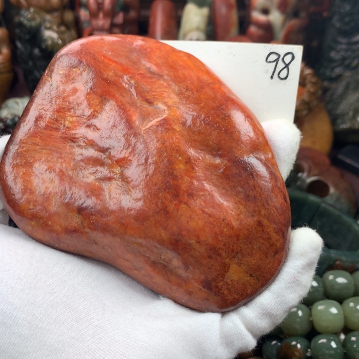 透闪石质玉未镶嵌珠宝奇石