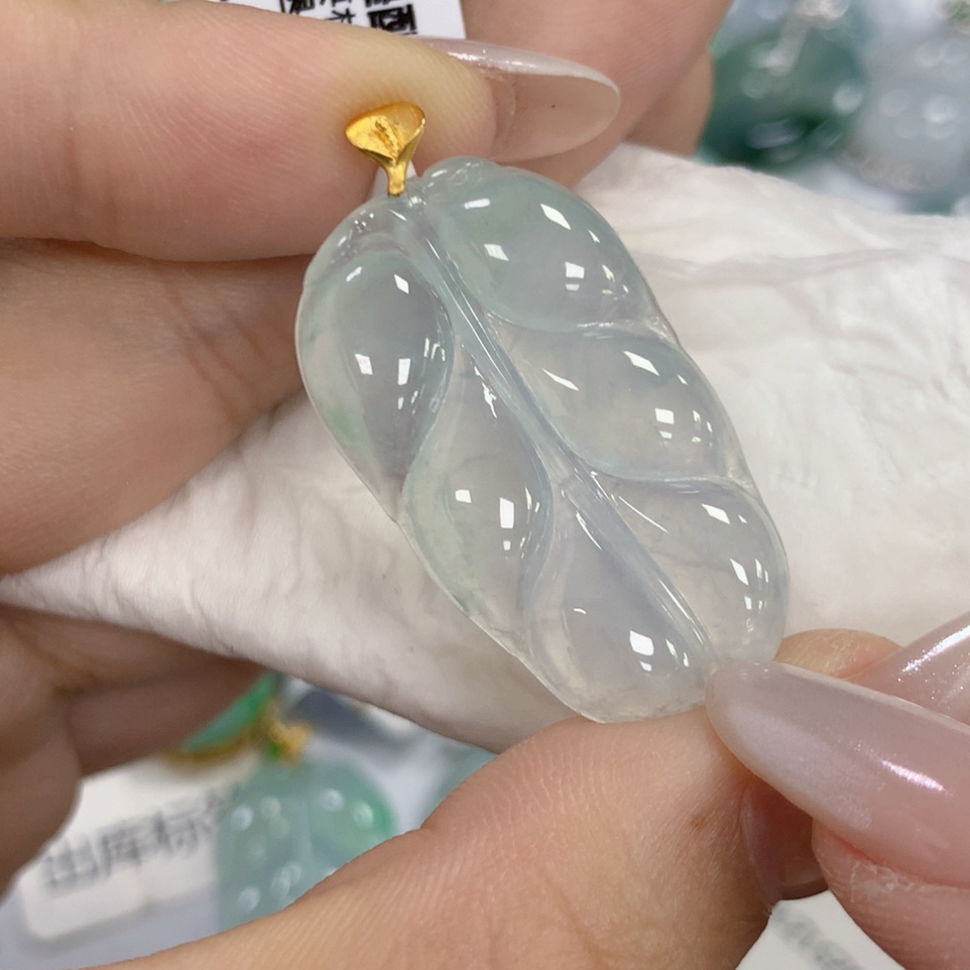 颈饰18K金镶嵌翡翠