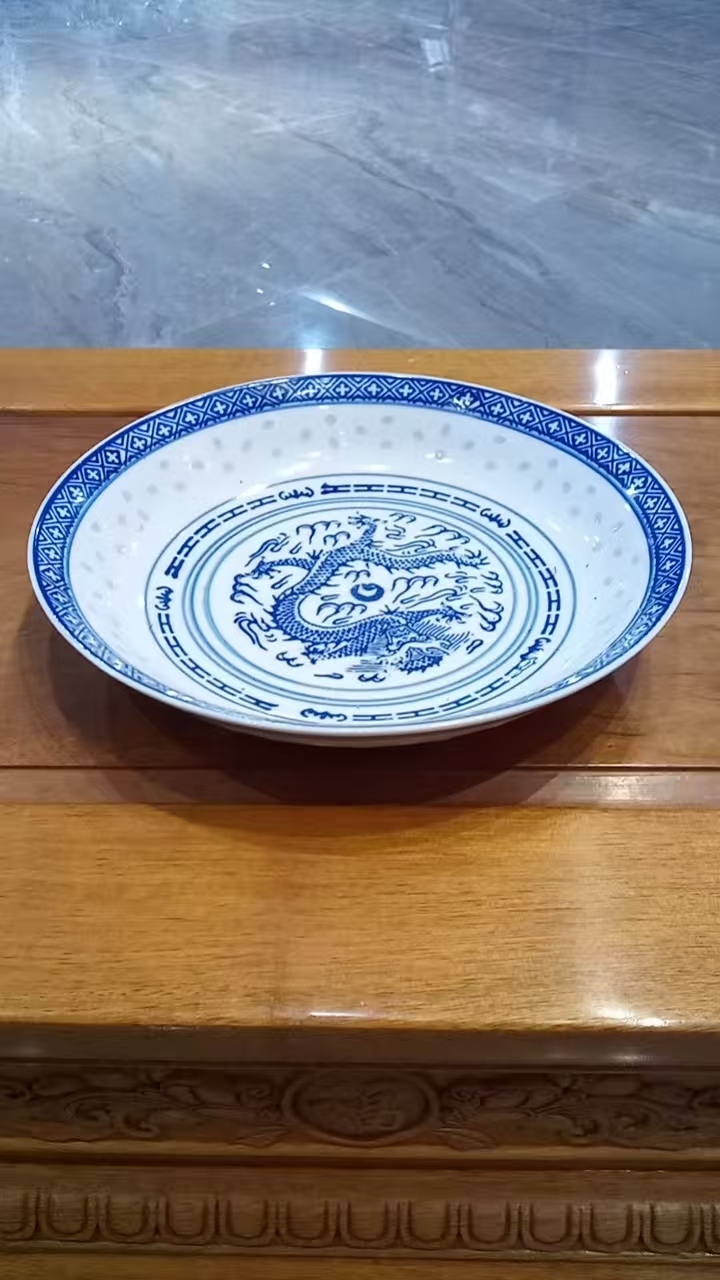 景德镇精美陶瓷龙纹玲珑盘