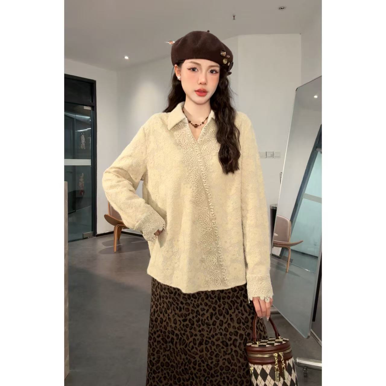 VGVL旻旻上衣秋冬新款蕾丝拼接V领小众百搭套头衬衫女21143