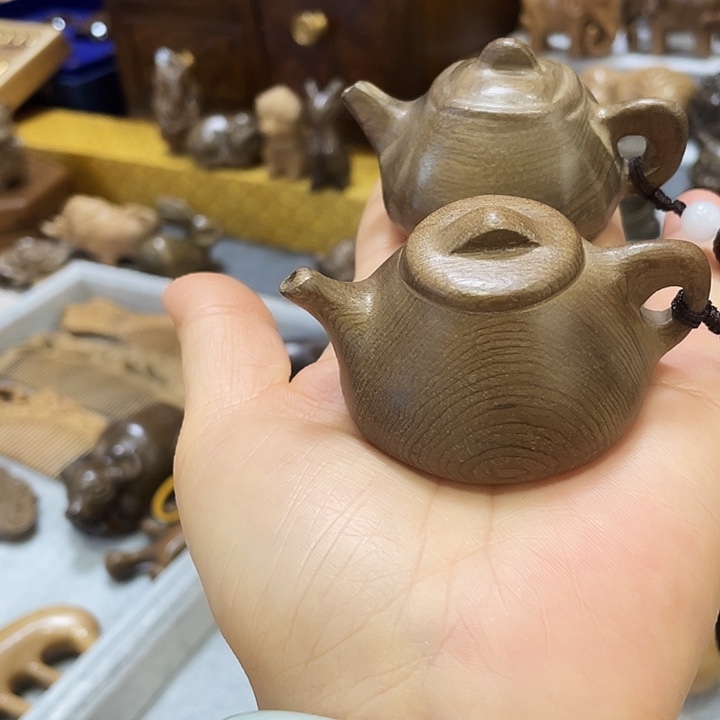 杨****金丝楠把把壶阴沉绿料