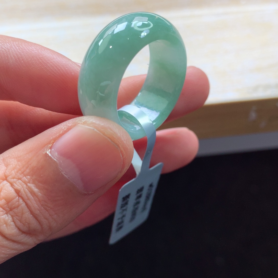 翡翠颈饰未镶嵌吊坠