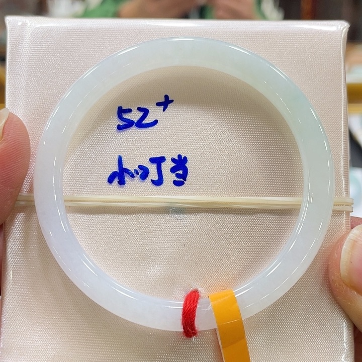翡翠手镯未镶嵌翡翠