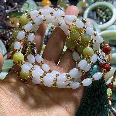 岫玉颈饰未镶嵌一个