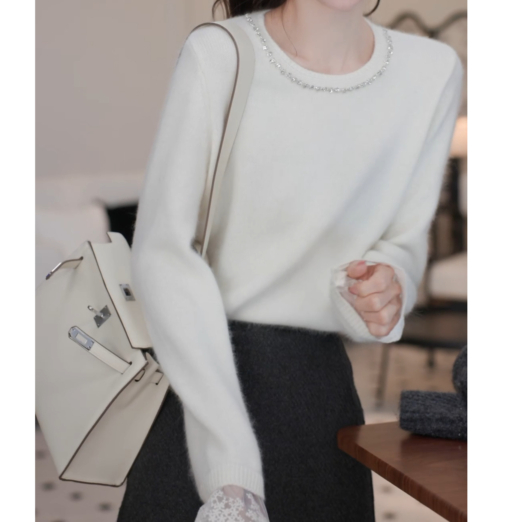 冬季韩版氛围感减龄重工领边水钻蕾丝袖口长袖针织上衣LK2501017