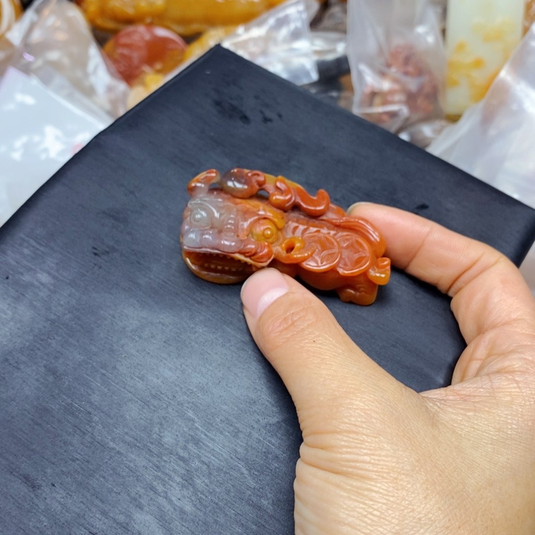 石英质玉（黄龙玉）颈饰未镶嵌