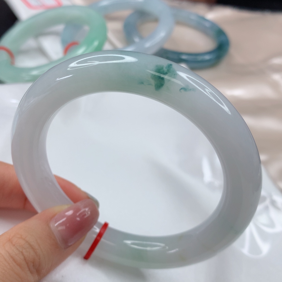 翡翠未镶嵌手镯胡*?56.6圈