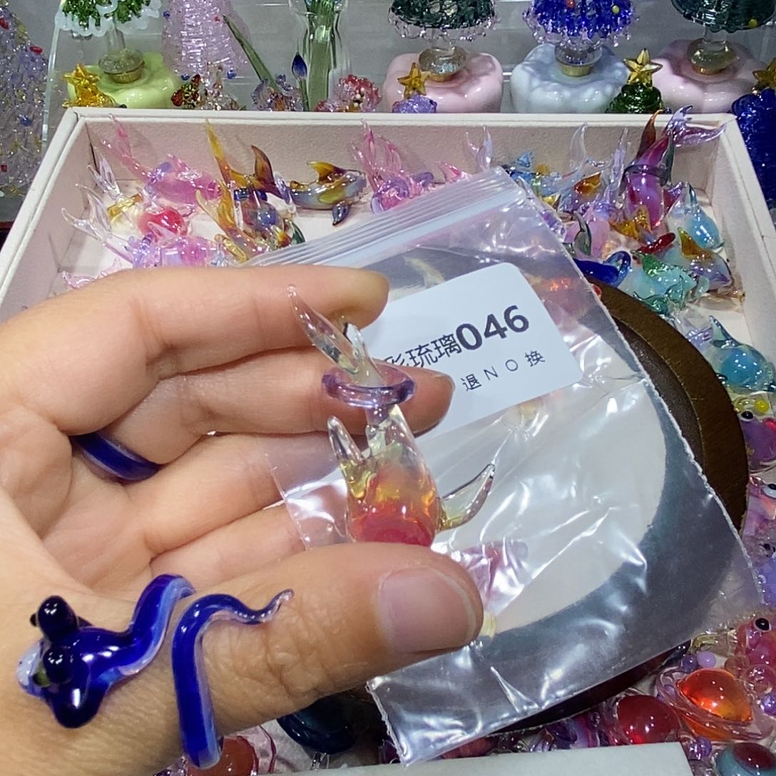 青***阳玻璃颈饰46鲨鱼一个