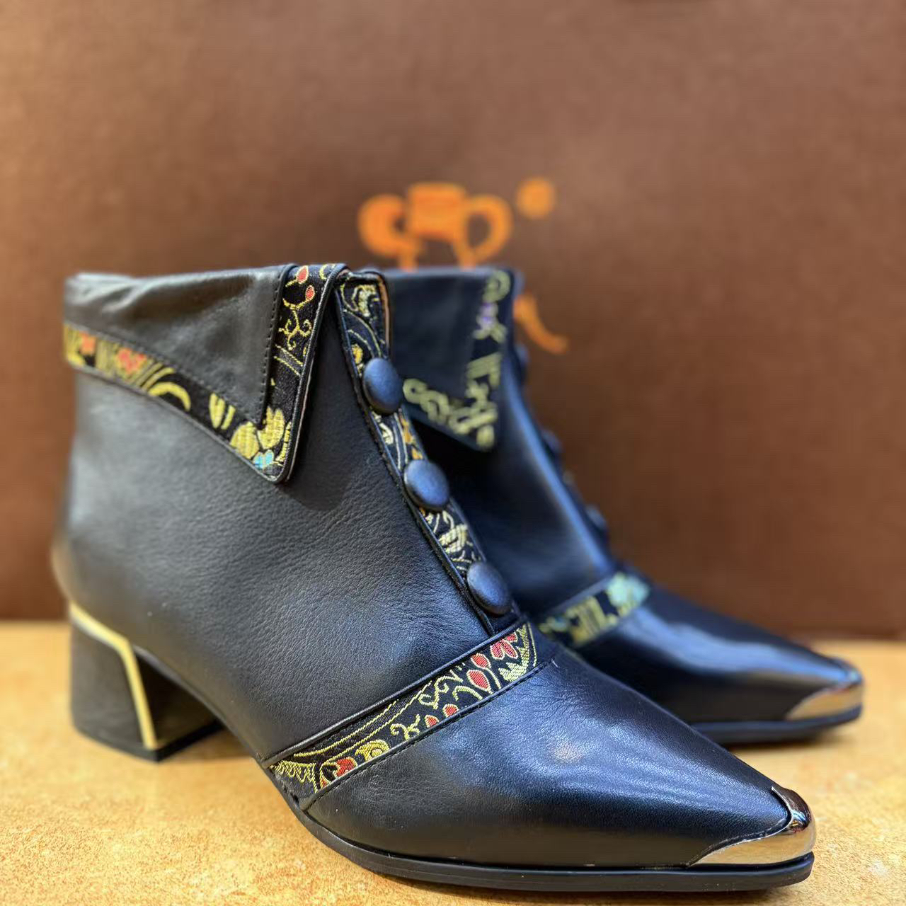 藏式头层皮高跟粗跟鞋百搭