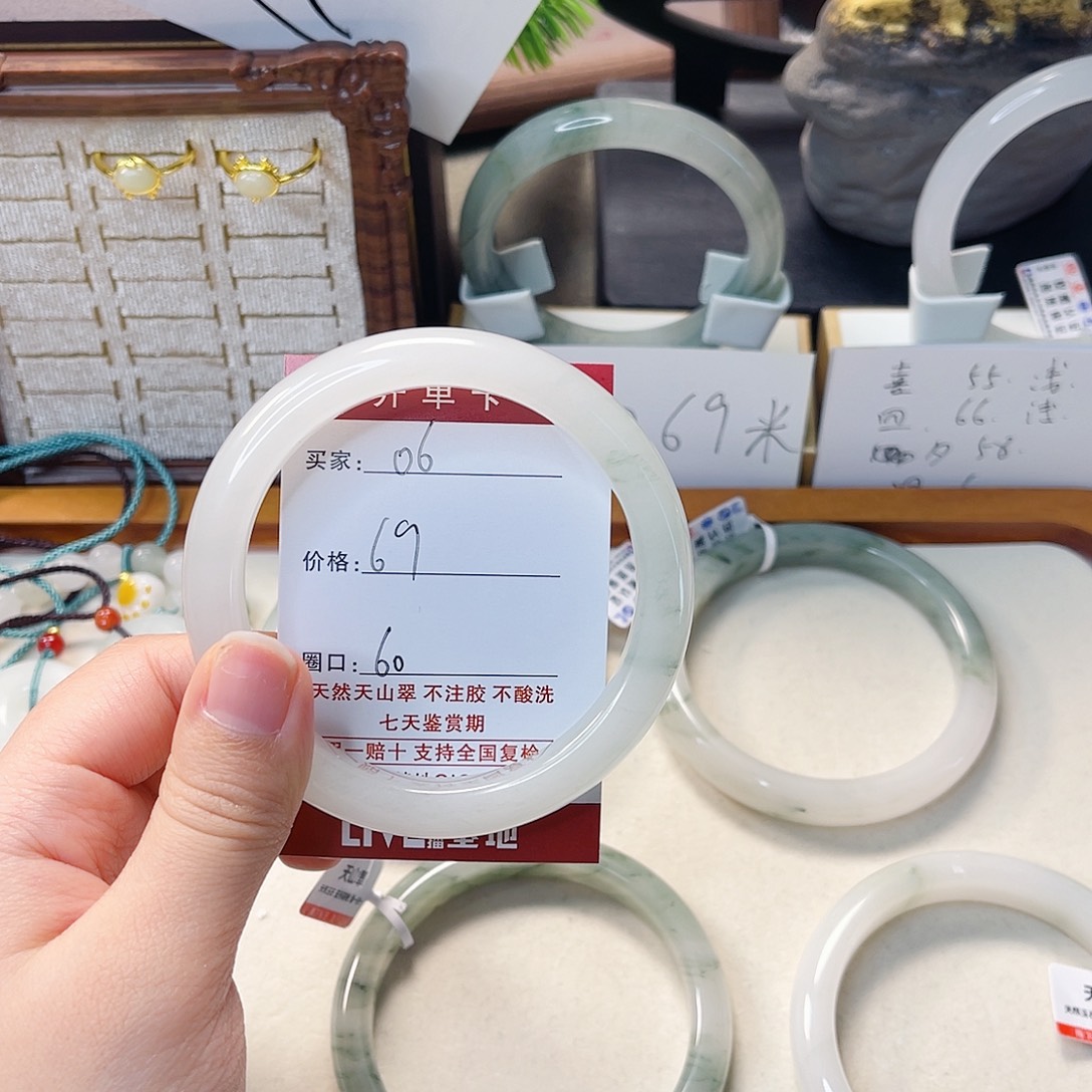 石英质玉未镶嵌手镯06