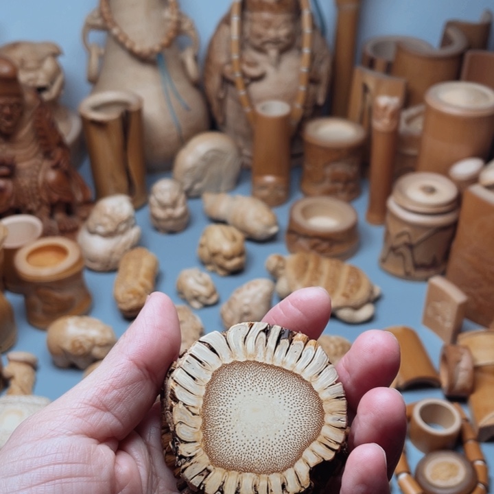 竹用****7一个社保玩一个竹雕