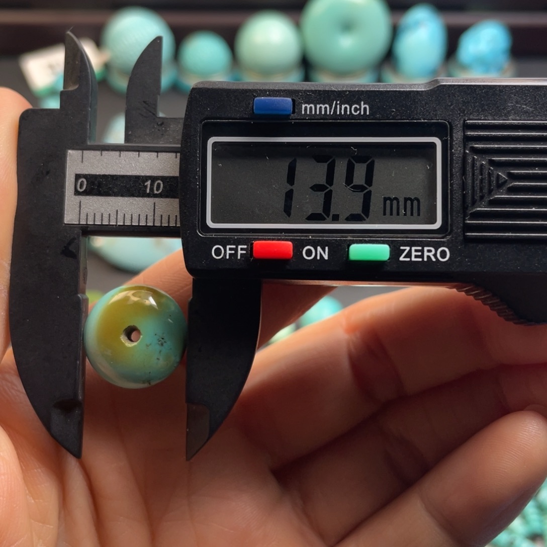 绿松石颈饰未镶嵌