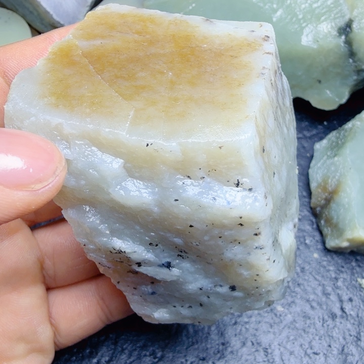 和田玉（糖玉）未镶嵌珠宝奇石