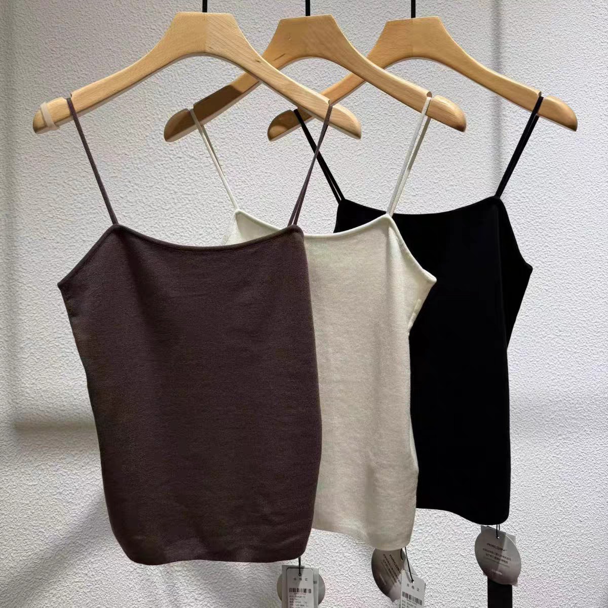 艾家2025春夏季新款休闲打底针织吊带背心女8110