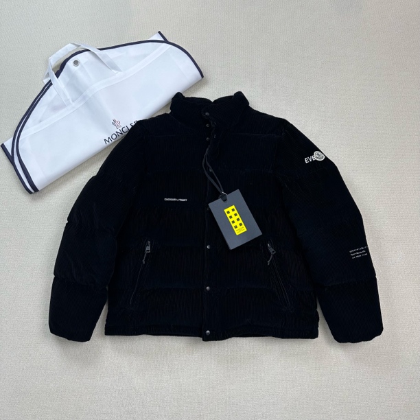 未使用 MONCLER 藤原浩联名灯芯绒羽绒服/4码/WL2138