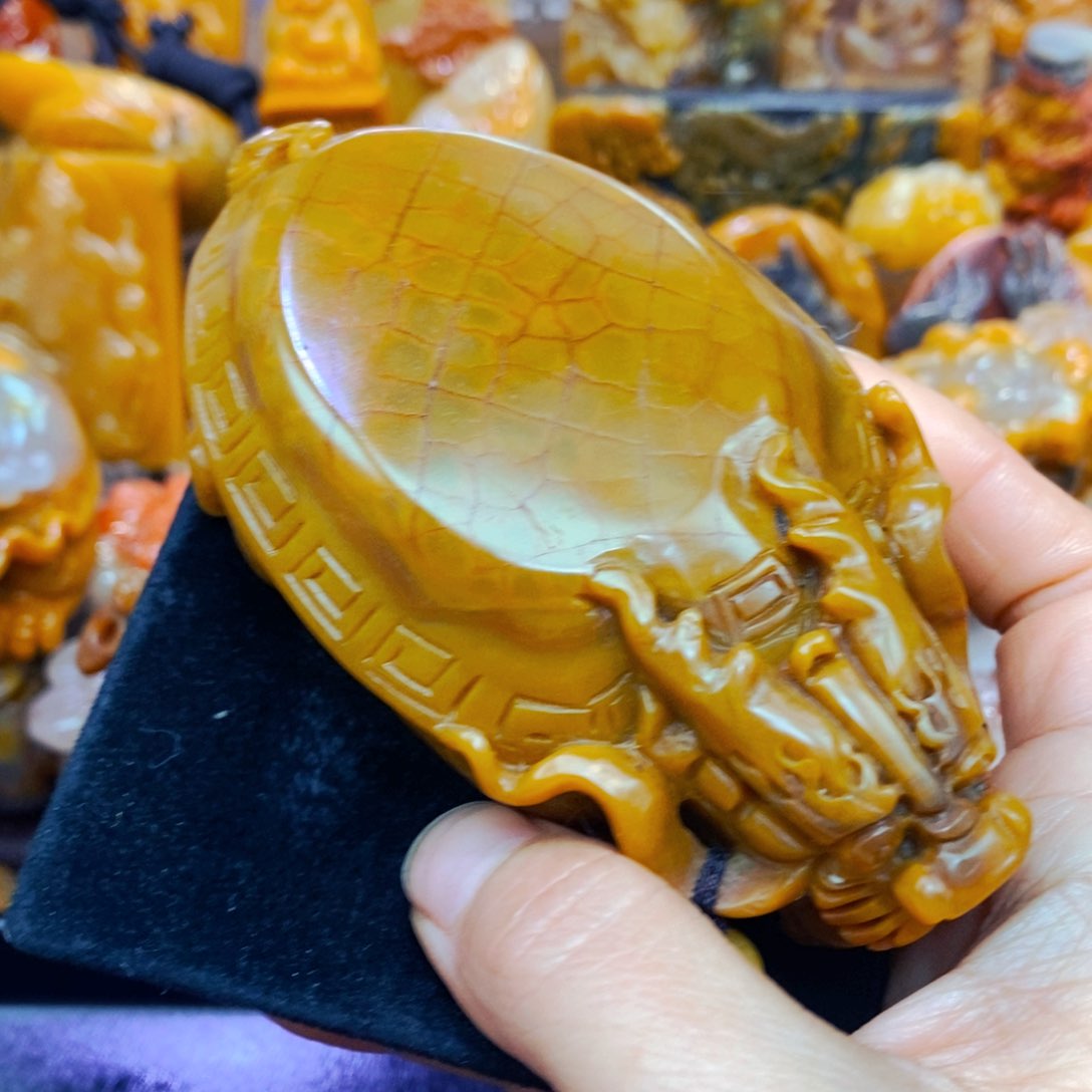 未镶嵌石英质玉（黄龙玉）颈饰