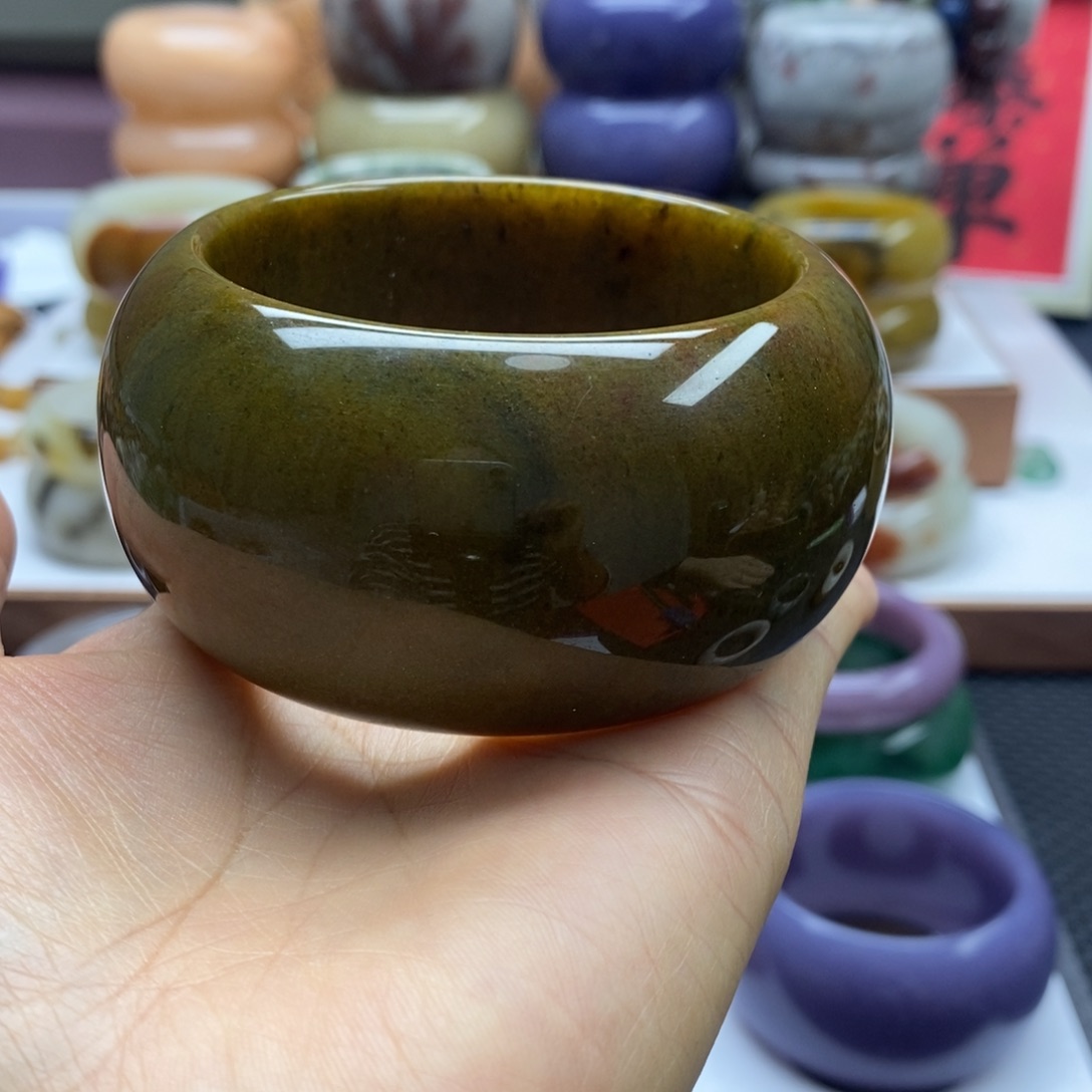 未镶嵌手镯石英岩玉
