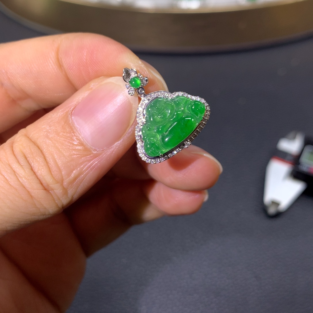 翡翠颈饰18K金镶嵌翡翠