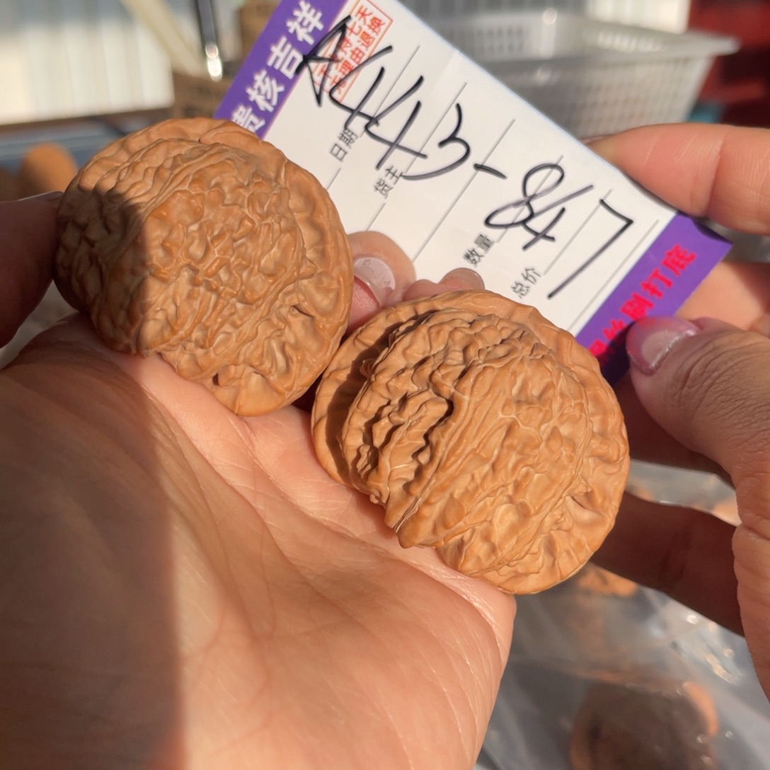 把件核桃48左右全品无修三角球白