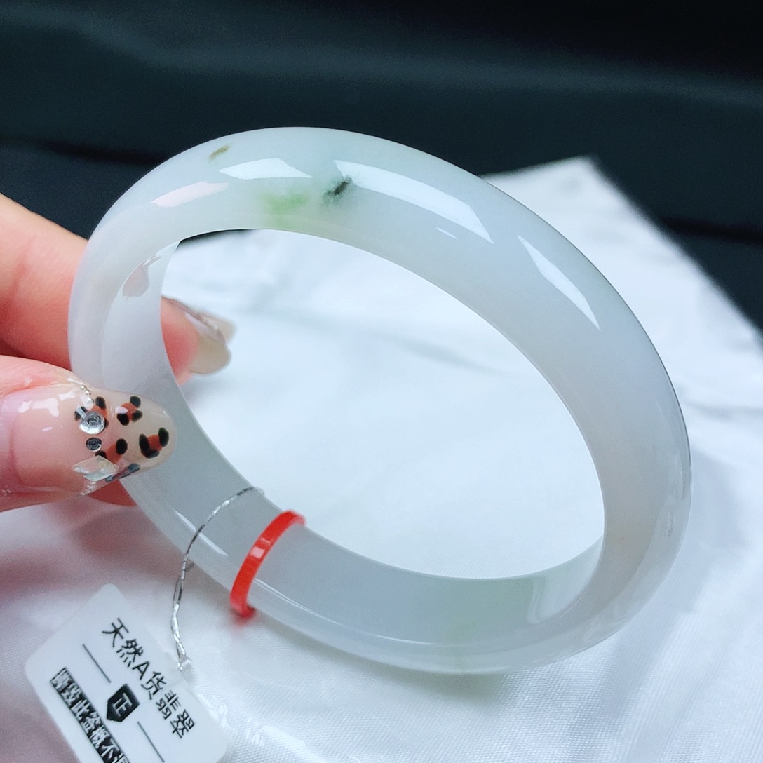 翡翠手镯未镶嵌56贵