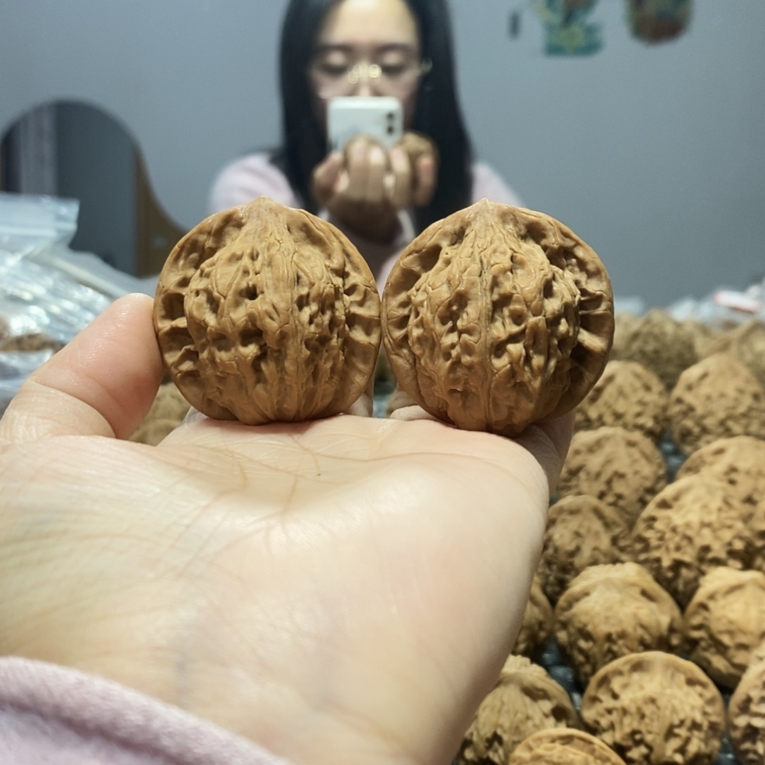 用***9吊坠桃核  血蟾 40+