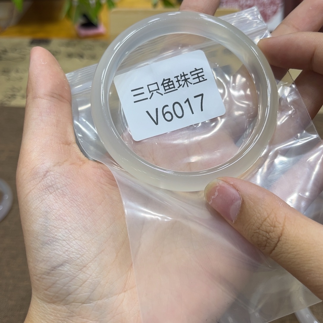 时***倾玛瑙/玉髓手镯未镶嵌