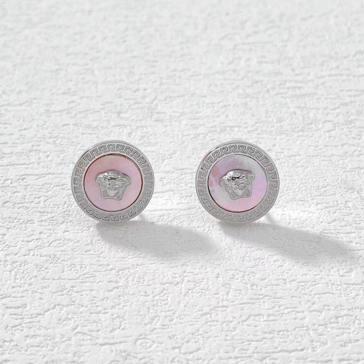 钛钢耳饰 木木（RZ6077）预售  回形纹粉贝美杜莎耳钉耳饰