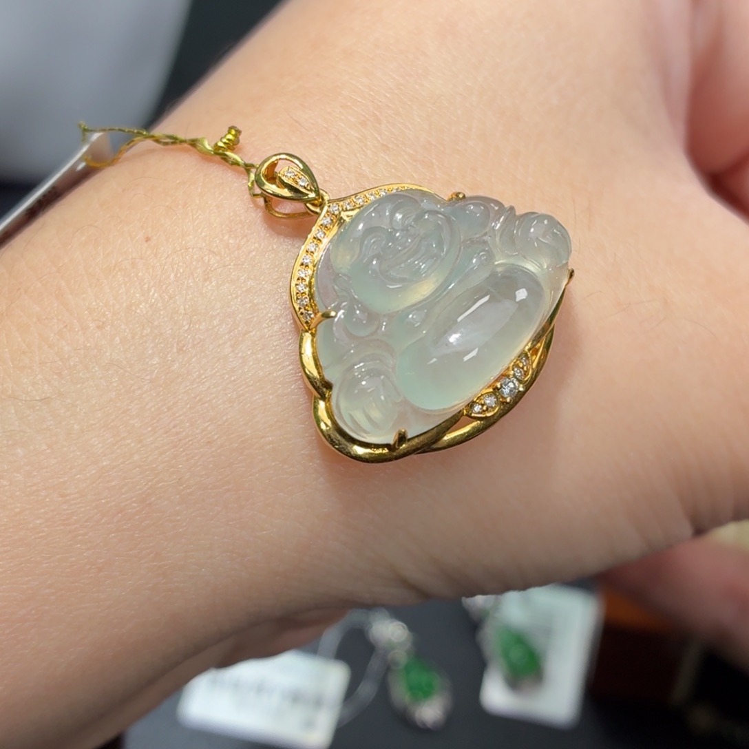 翡翠18K金镶嵌颈饰