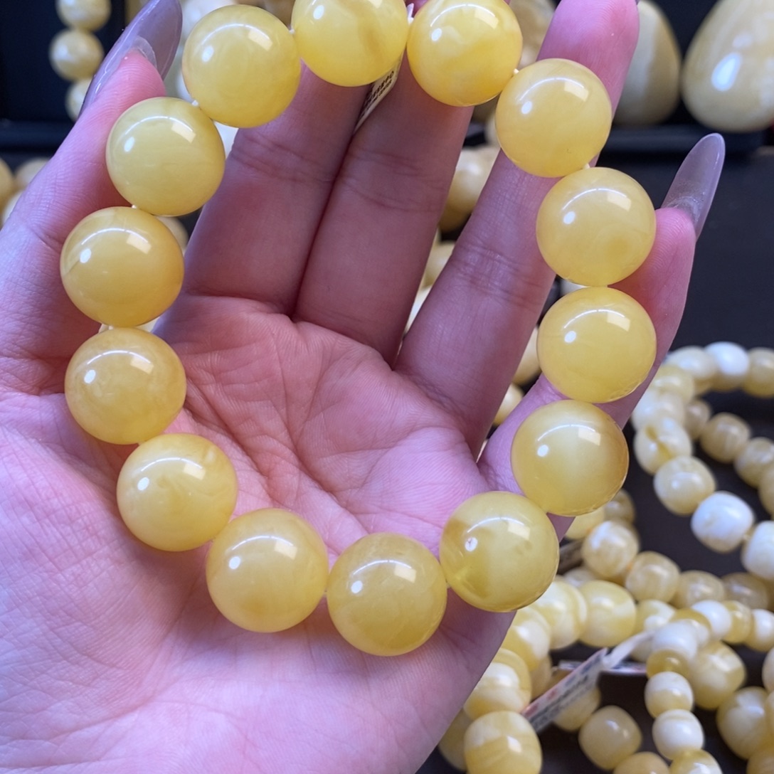 乀***事未镶嵌琥珀裸石满蜡鸡油黄