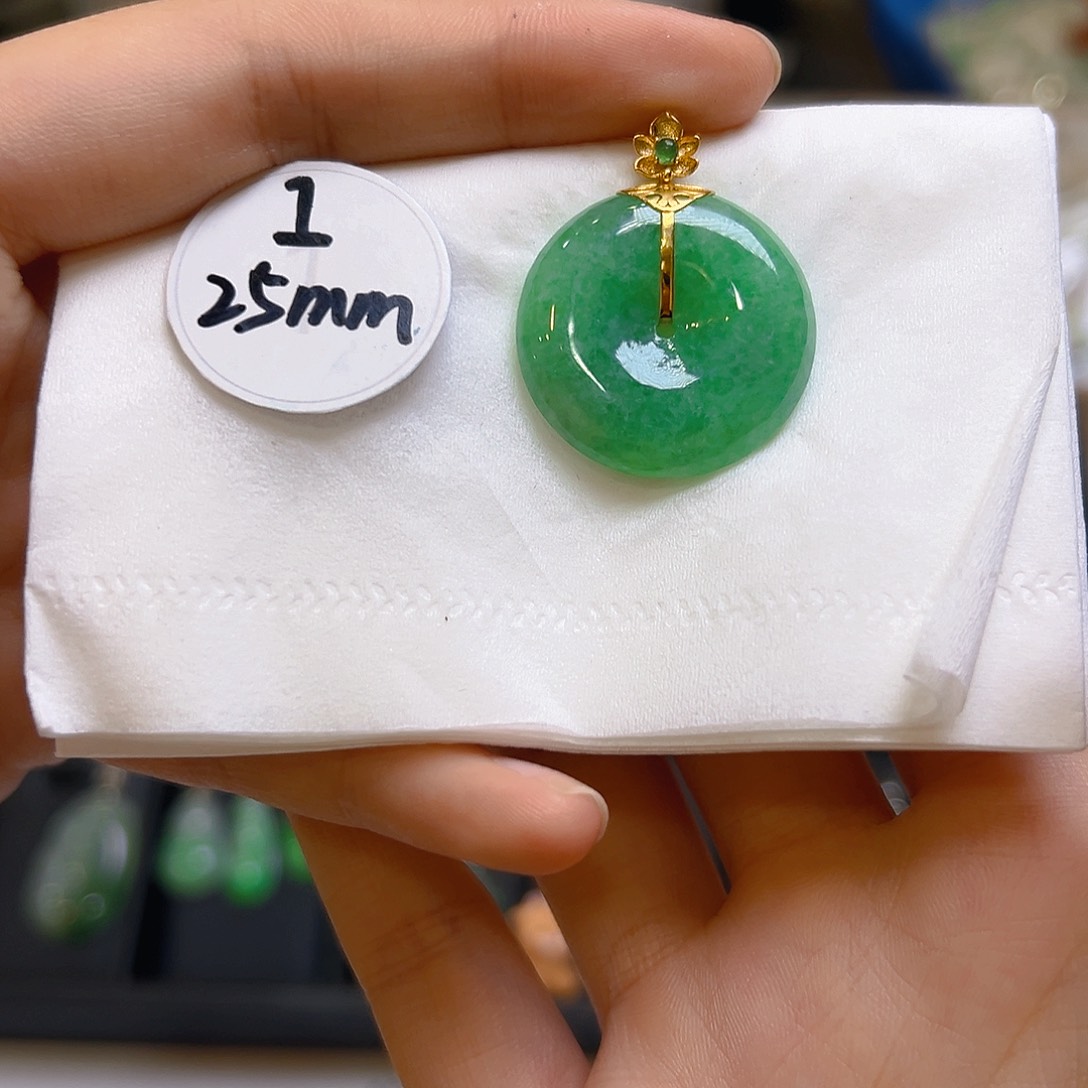 翡翠吊坠(不含链)未镶嵌翡翠