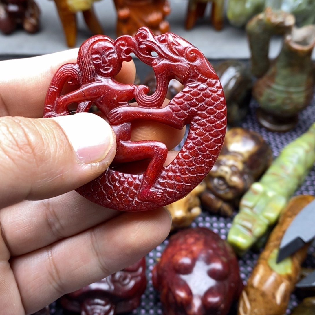 蛇纹石玉未镶嵌颈饰