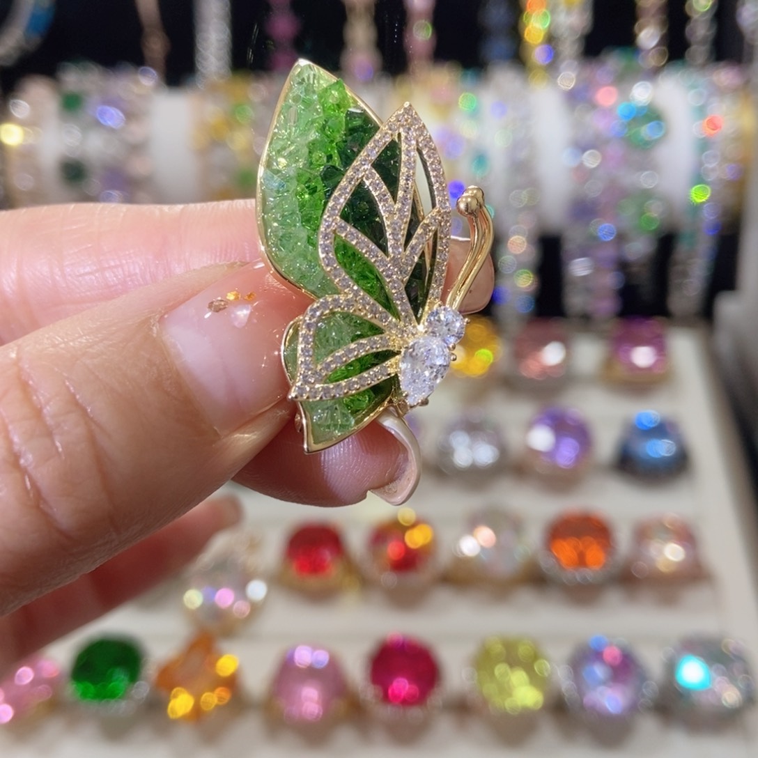 66锆石（处理）胸针