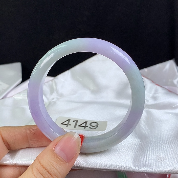 翡翠未镶嵌手镯57圈 春带彩