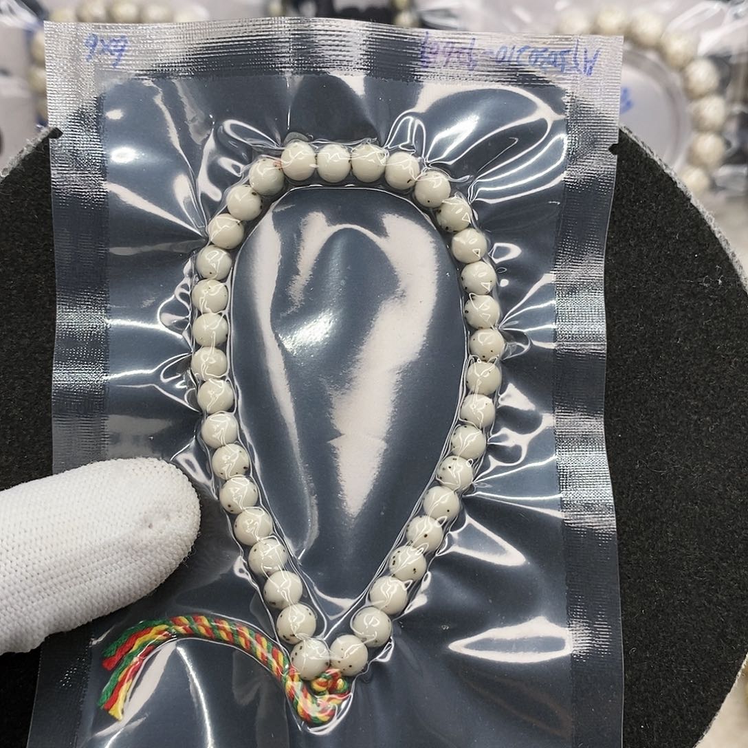 星月菩提吊坠三分之二留白绿包白