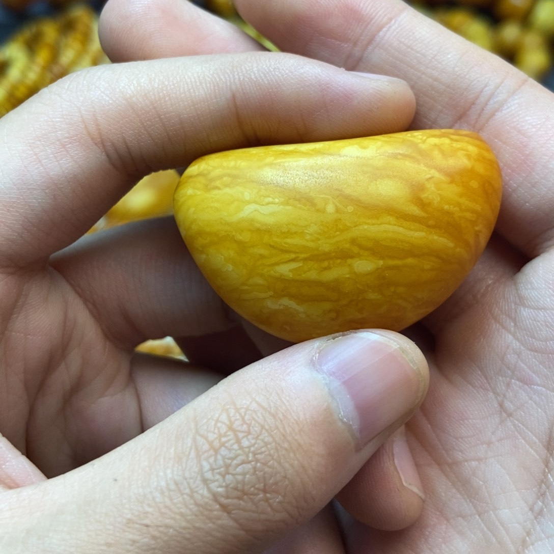 蜜蜡未镶嵌珠宝奇石