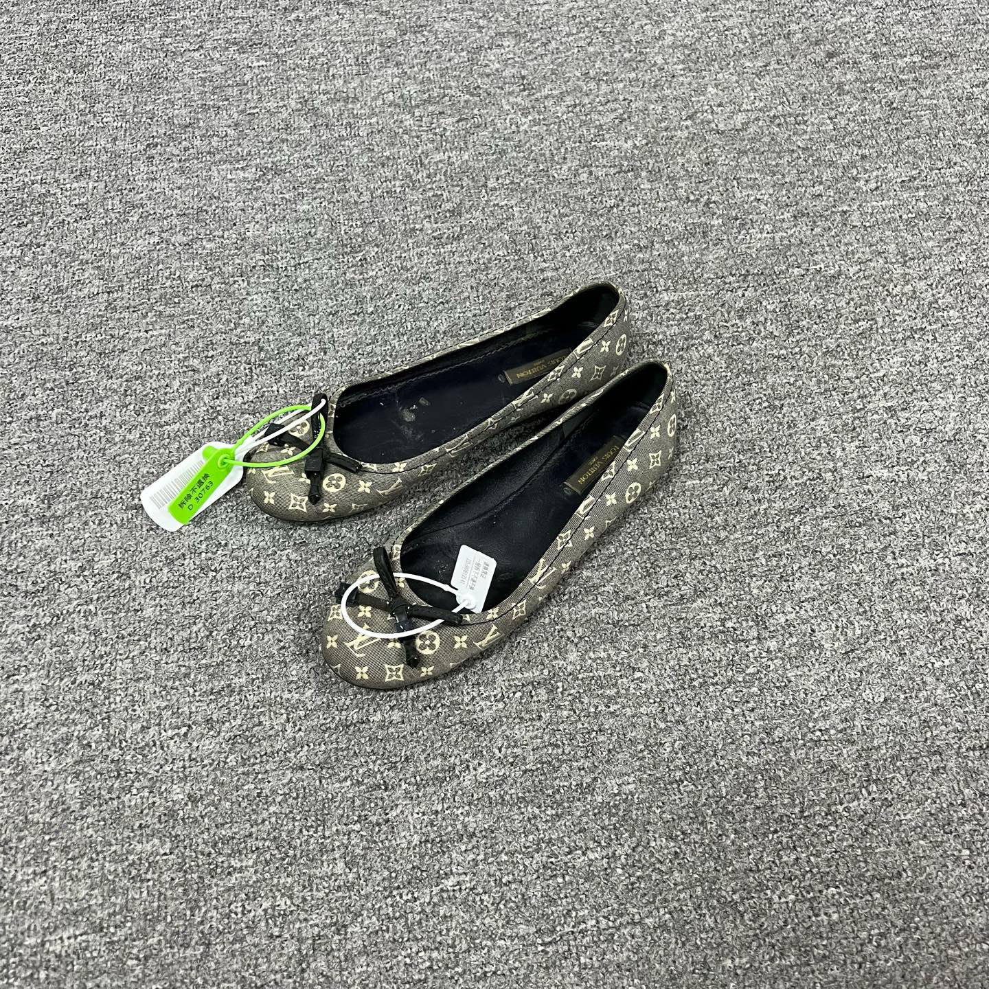 99新 AMIPARIS lv 老花平底鞋