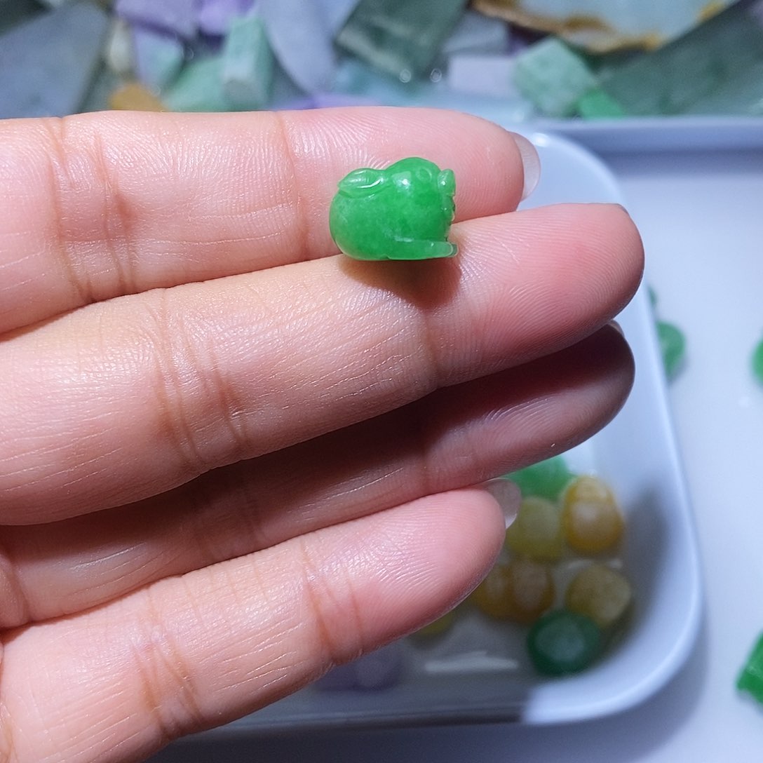 颈饰未镶嵌翡翠大***…57