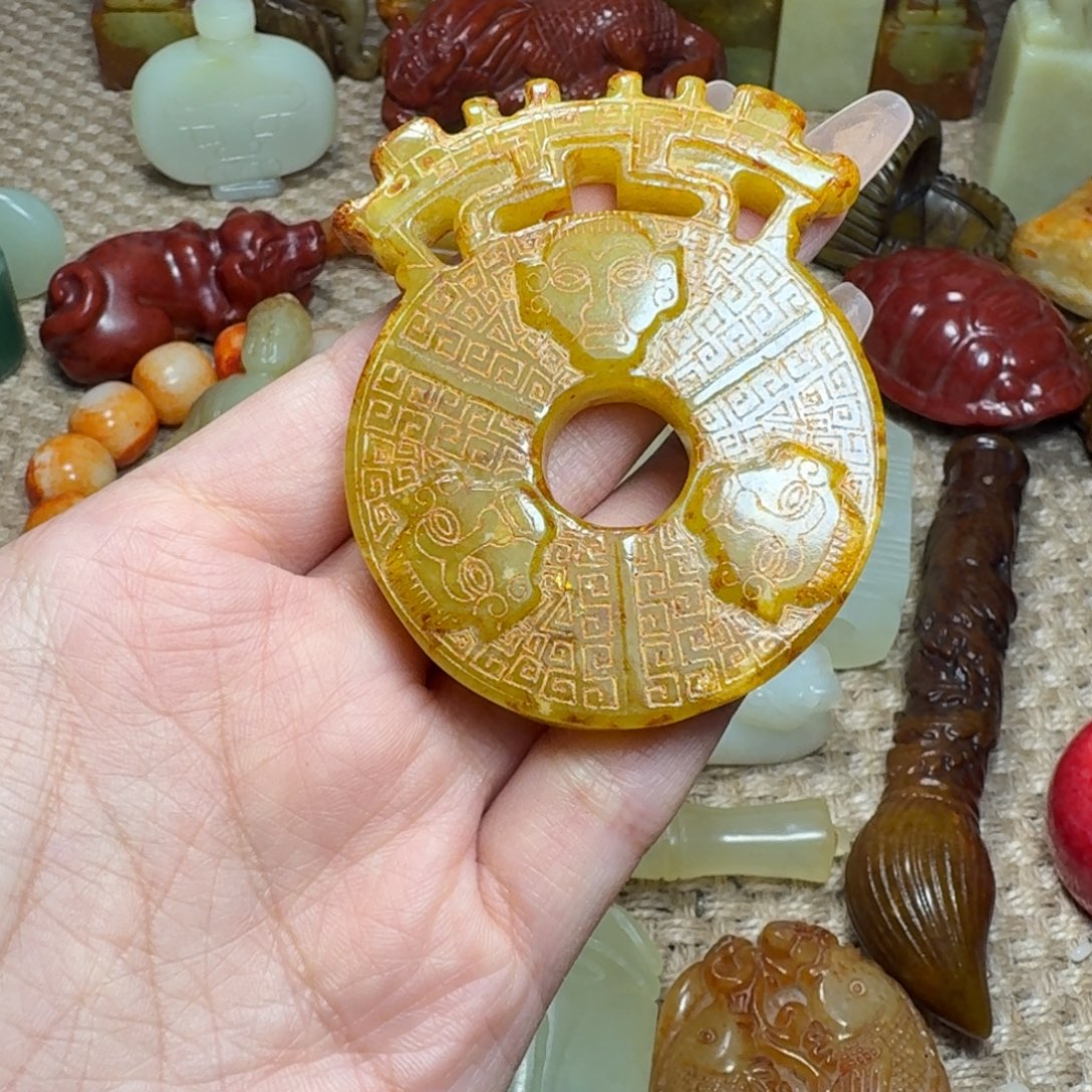 蛇纹石玉未镶嵌颈饰