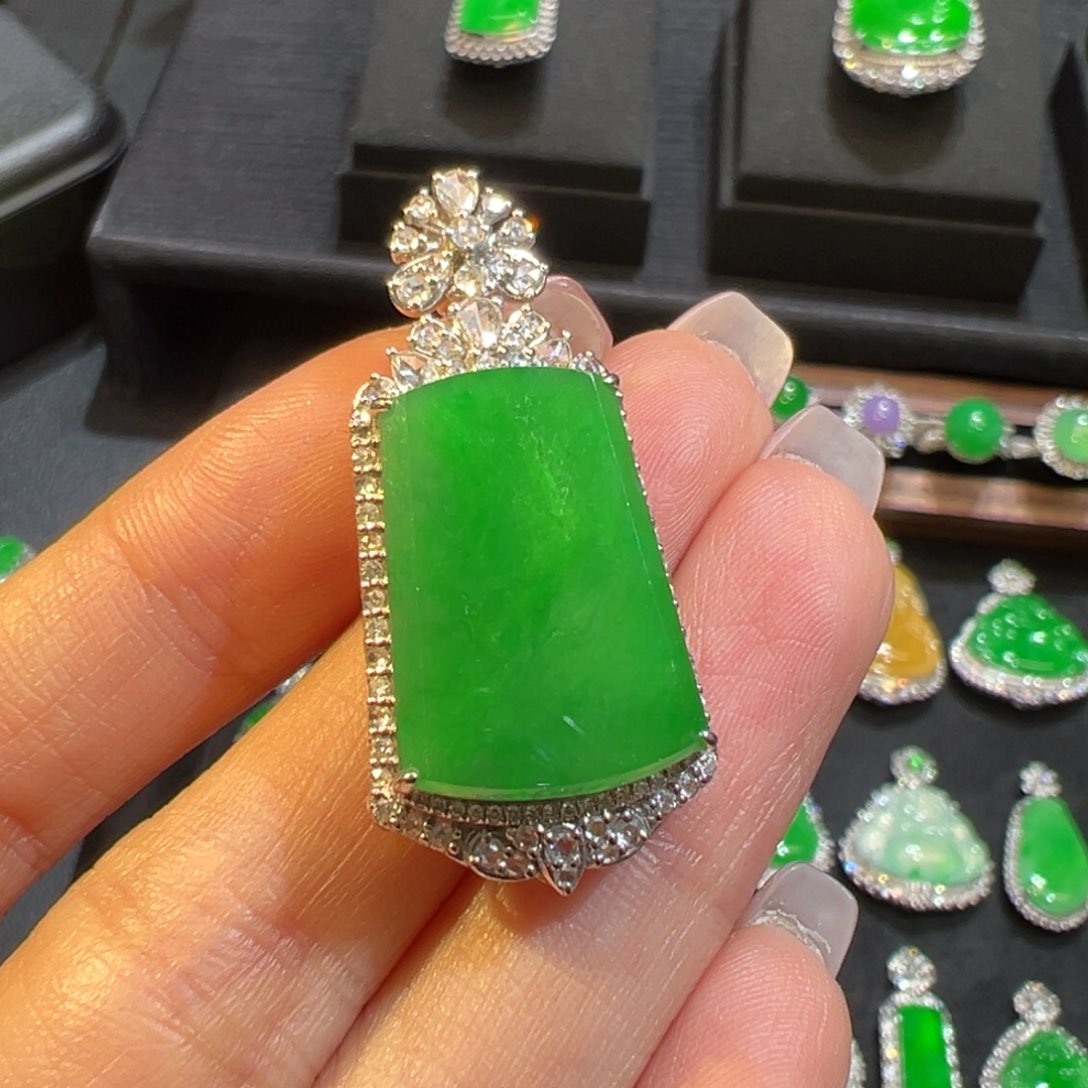 翡翠颈饰18K金镶嵌收到货48小时鉴赏期