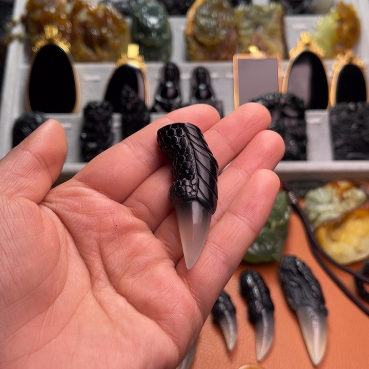 杰***少蛇纹石玉未镶嵌颈饰