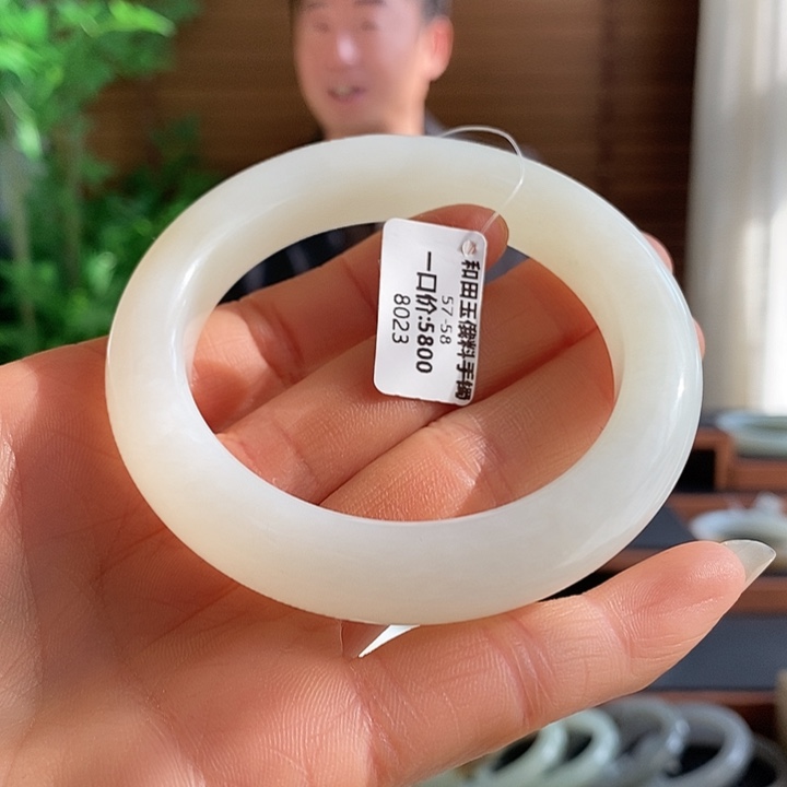 和田玉未镶嵌手镯8023