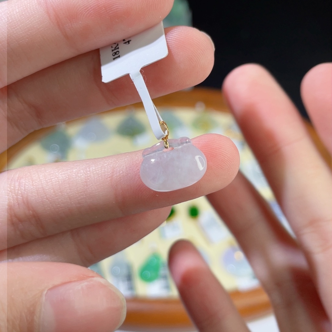 翡翠颈饰18K金镶嵌翡翠