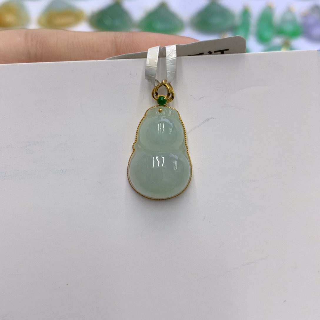 翡翠颈饰18K金镶嵌翡翠