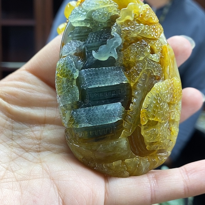 蛇纹石玉未镶嵌颈饰