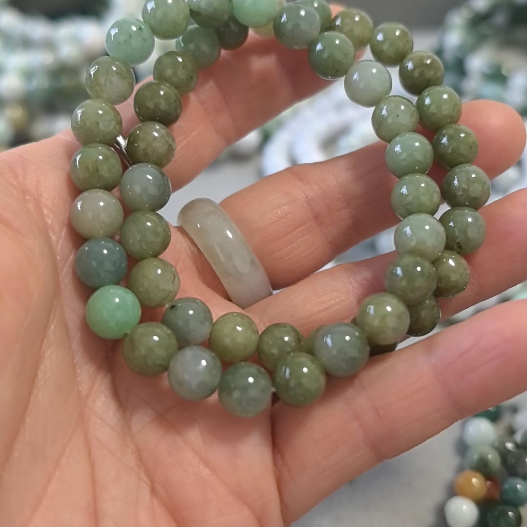 翡翠颈饰未镶嵌手串