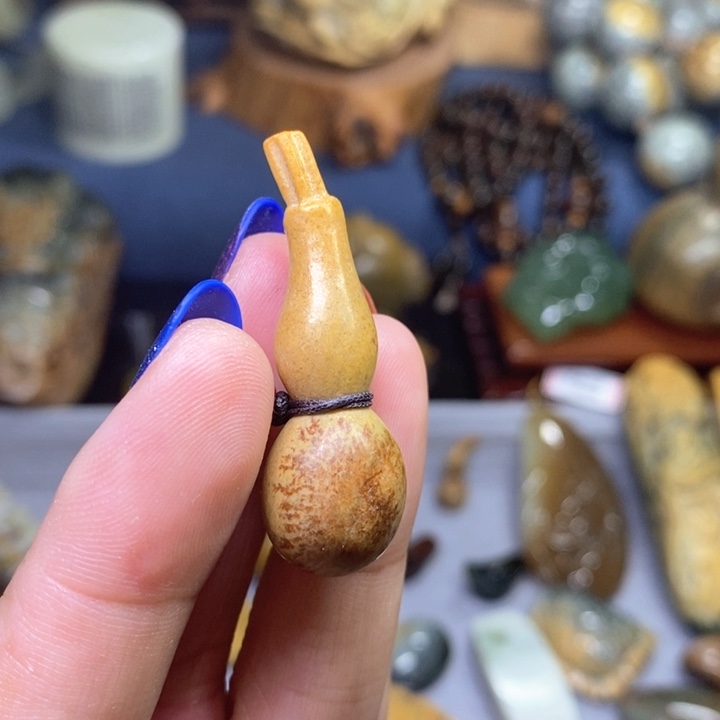 岫岩河磨玉（透闪石质玉）葫芦未镶嵌