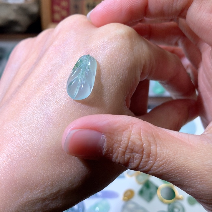 翡翠颈饰未镶嵌叶子