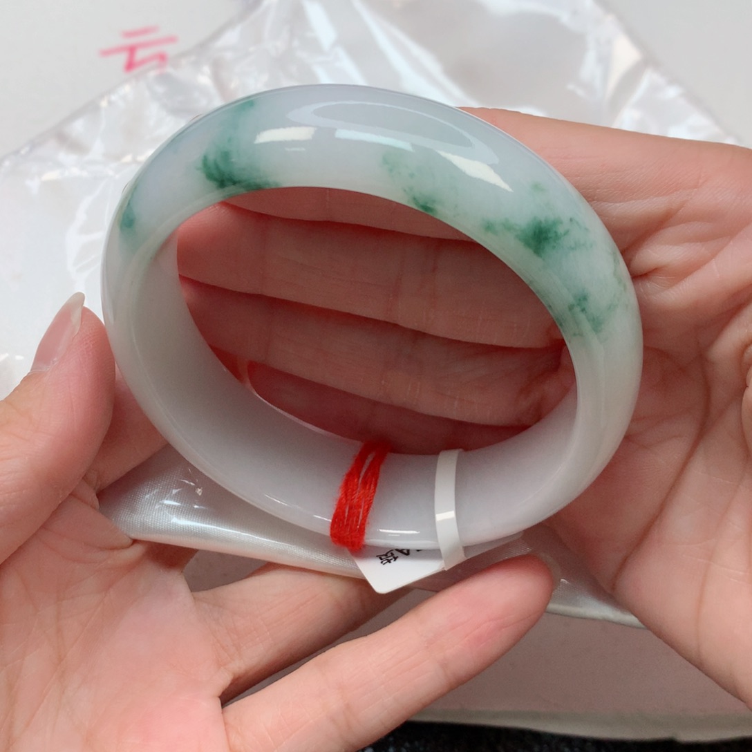 翡翠手镯未镶嵌59.3圈 牛奶底飘绿花 轮胎镯 完整推荐